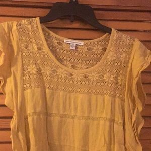 Mustard yellow lace tee